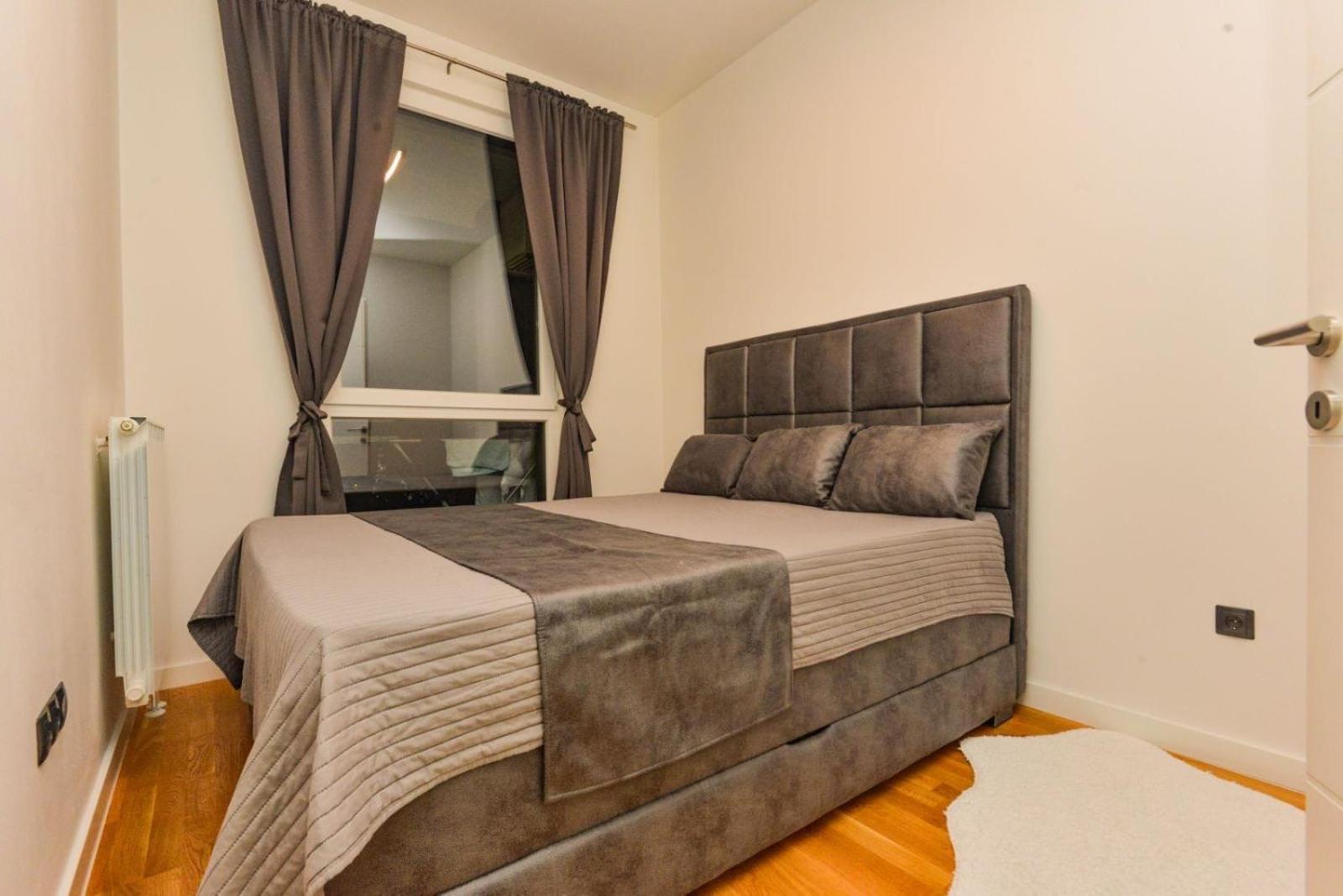 Bulevar Apartment *
